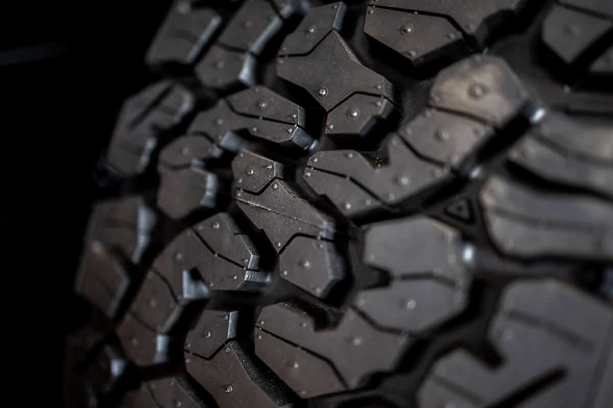 Land Rover Defender D110 - Tire tread