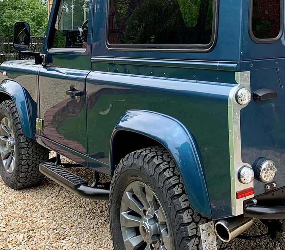 Land Rover Defender D90 Exterior