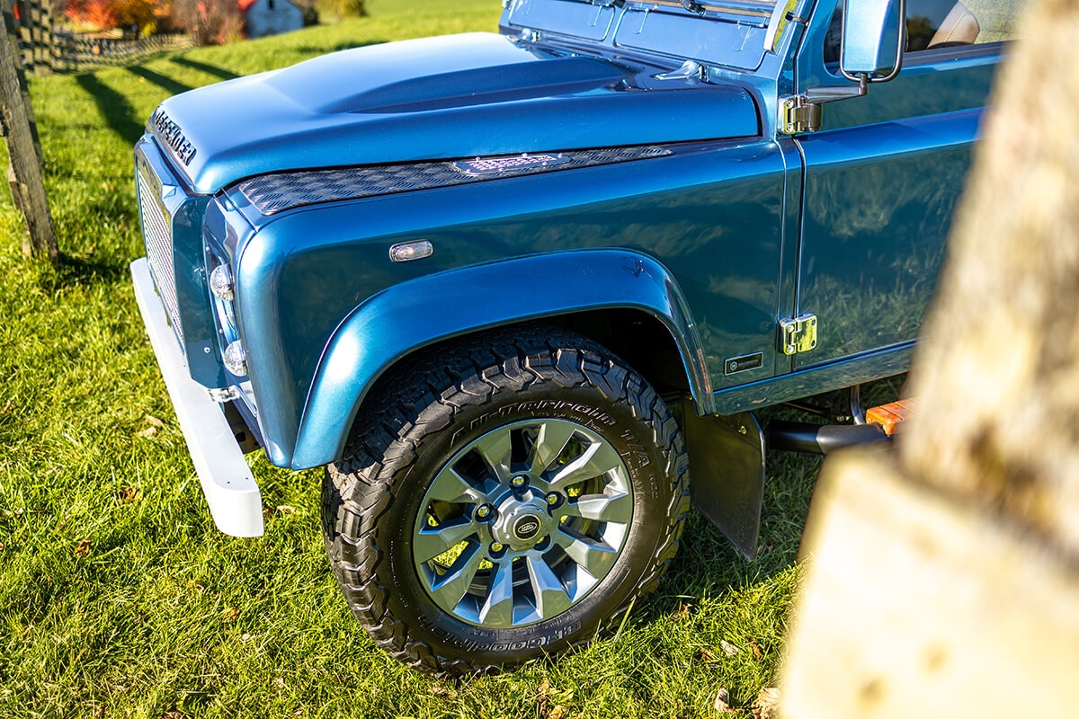 Land Rover Defender D90 Exterior