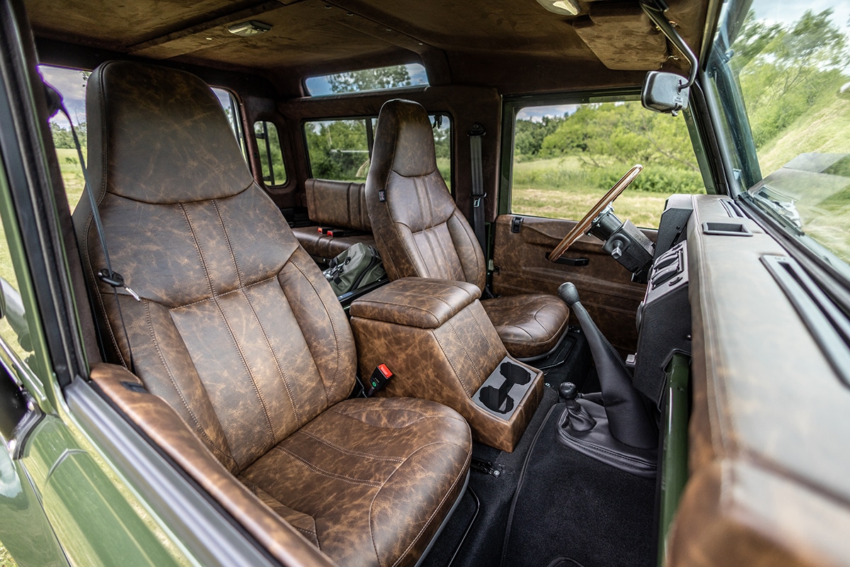 Land Rover Defender D90 Interior - Teewinot