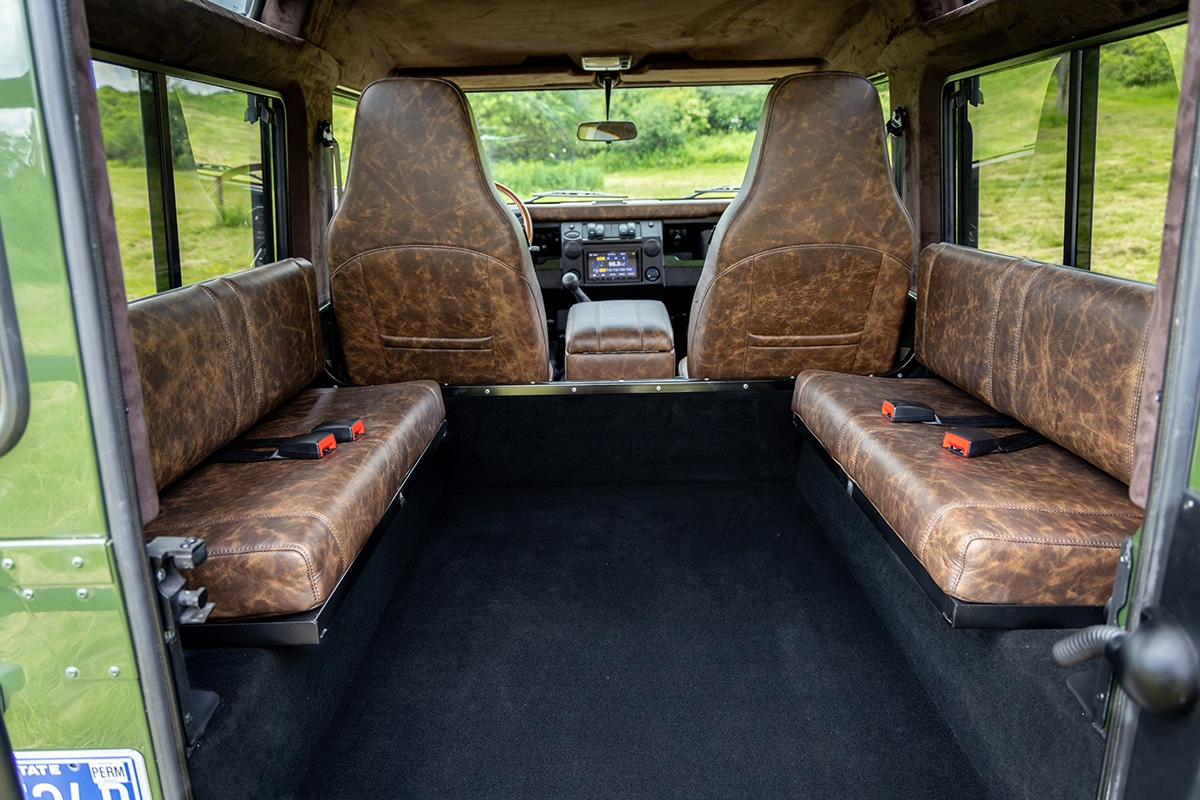 Land Rover Defender D90 Interior - Teewinot